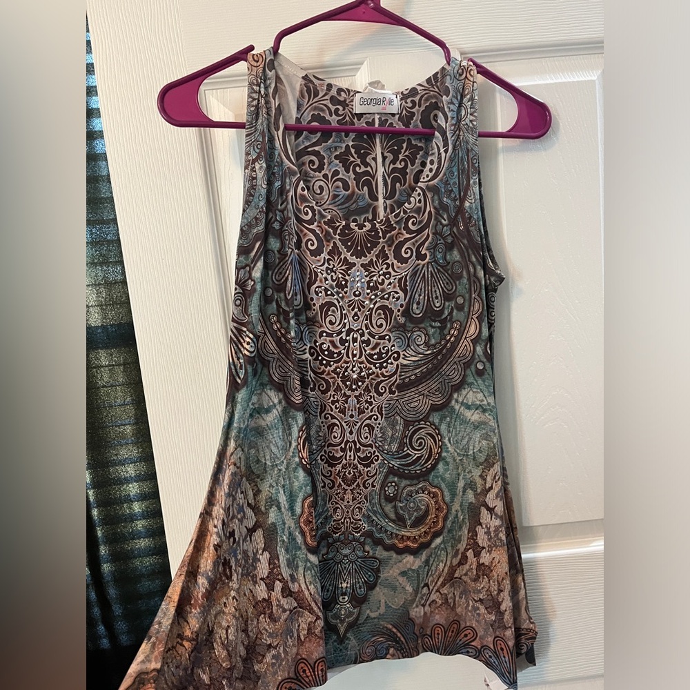 Sleeveless top. Small.